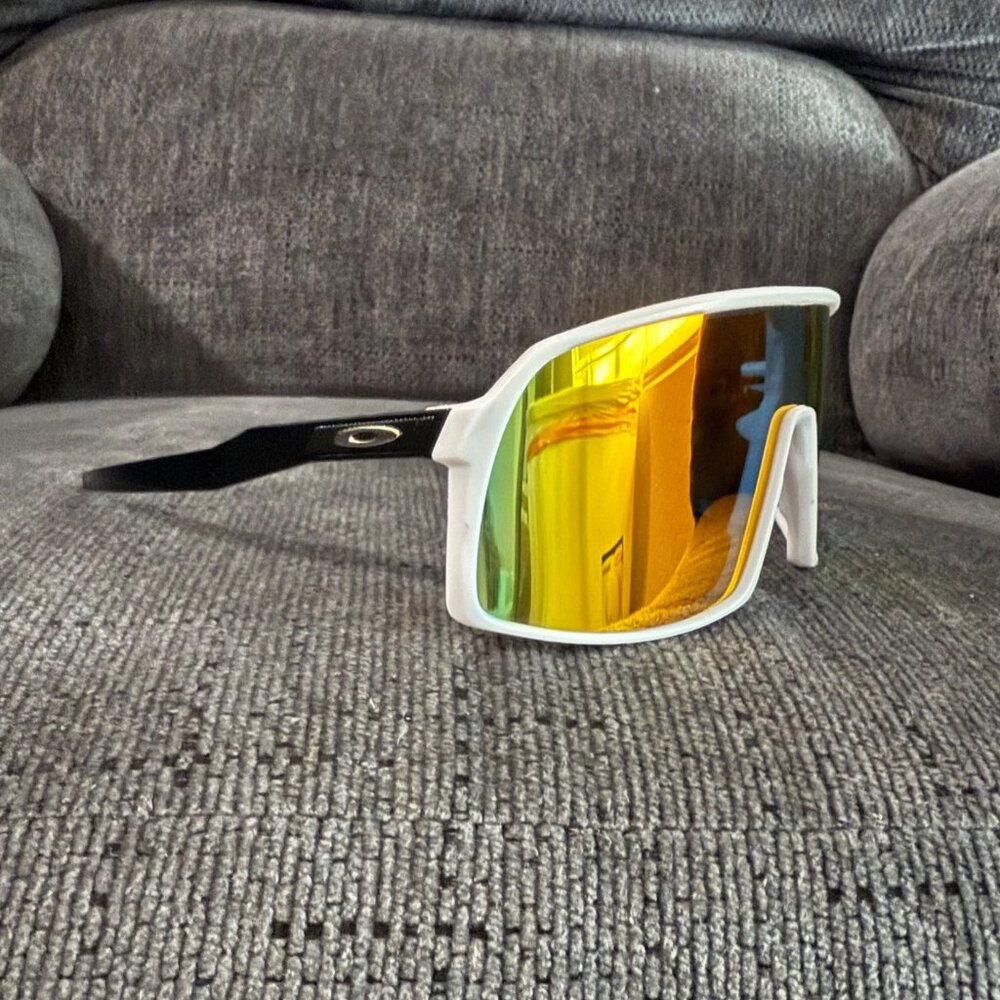 (OO9406) Oakley Sutro PRIZM Polarized White Frame Gold Lenses